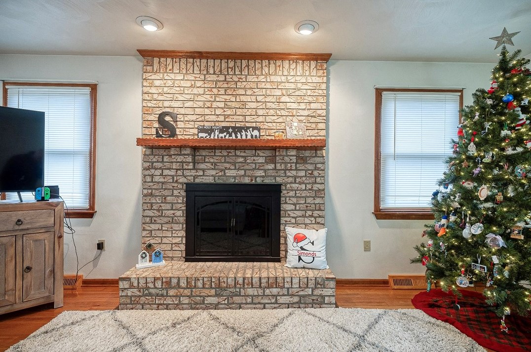 1003 Deveron Ct, Jeannette PA  15644-1056 exterior