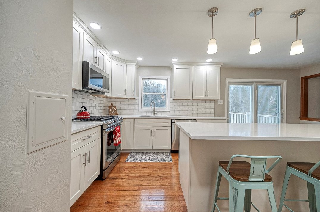 1003 Deveron Ct, Jeannette PA  15644-1056 exterior