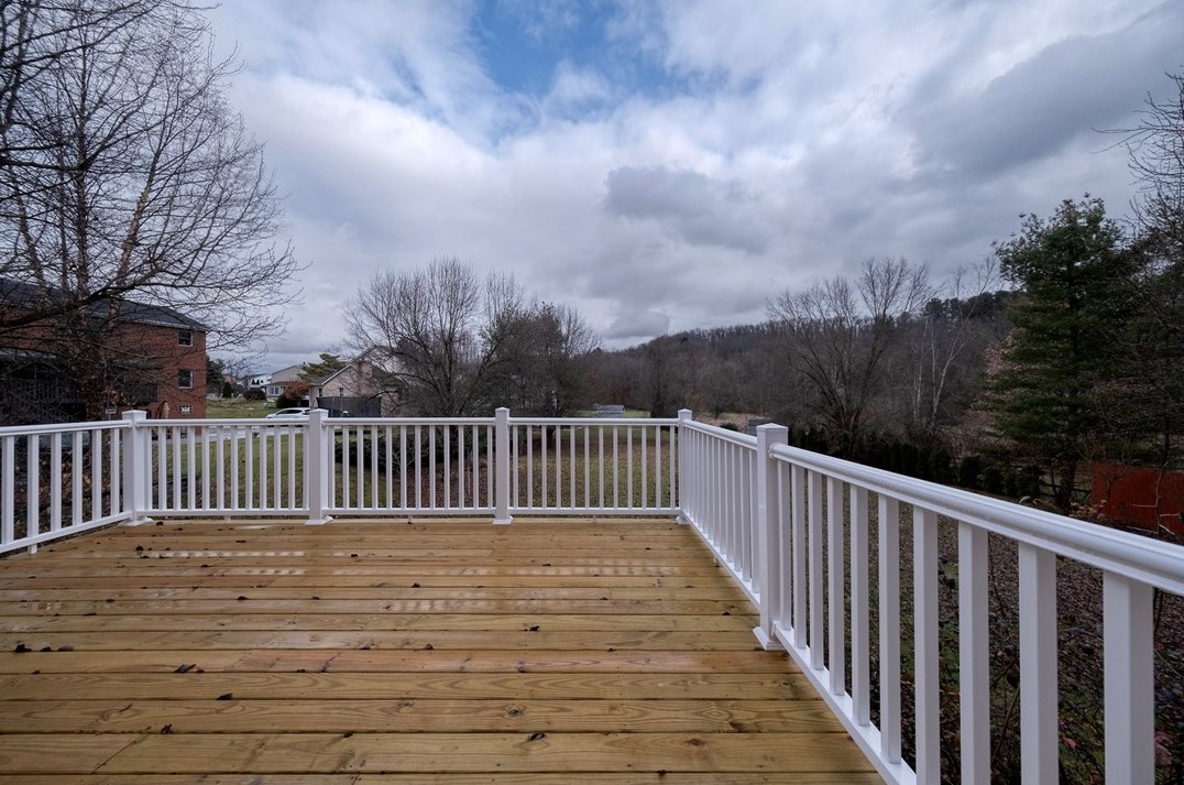 1003 Deveron Ct, Jeannette PA  15644-1056 exterior