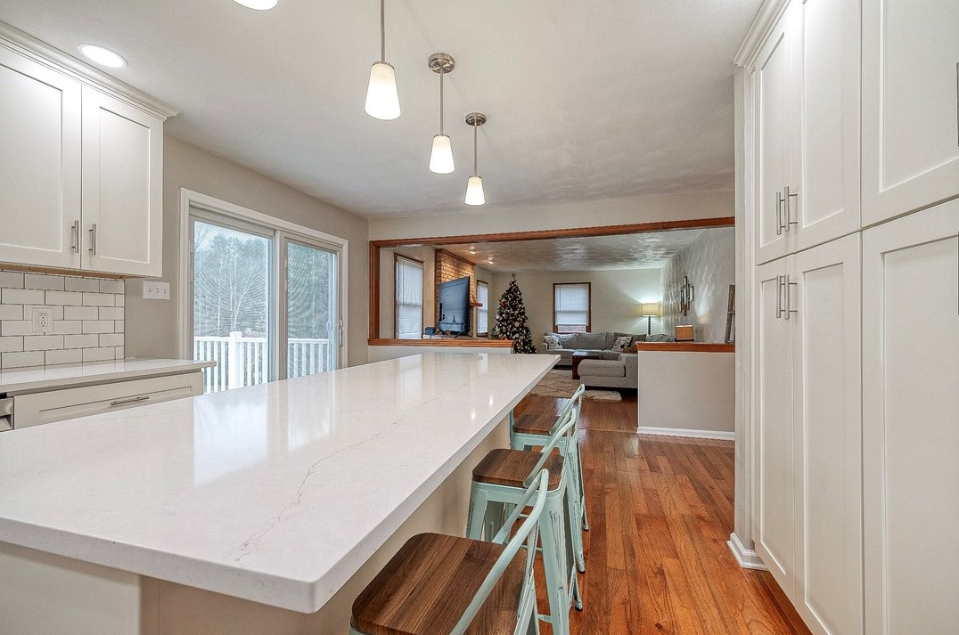 1003 Deveron Ct, Jeannette PA  15644-1056 exterior