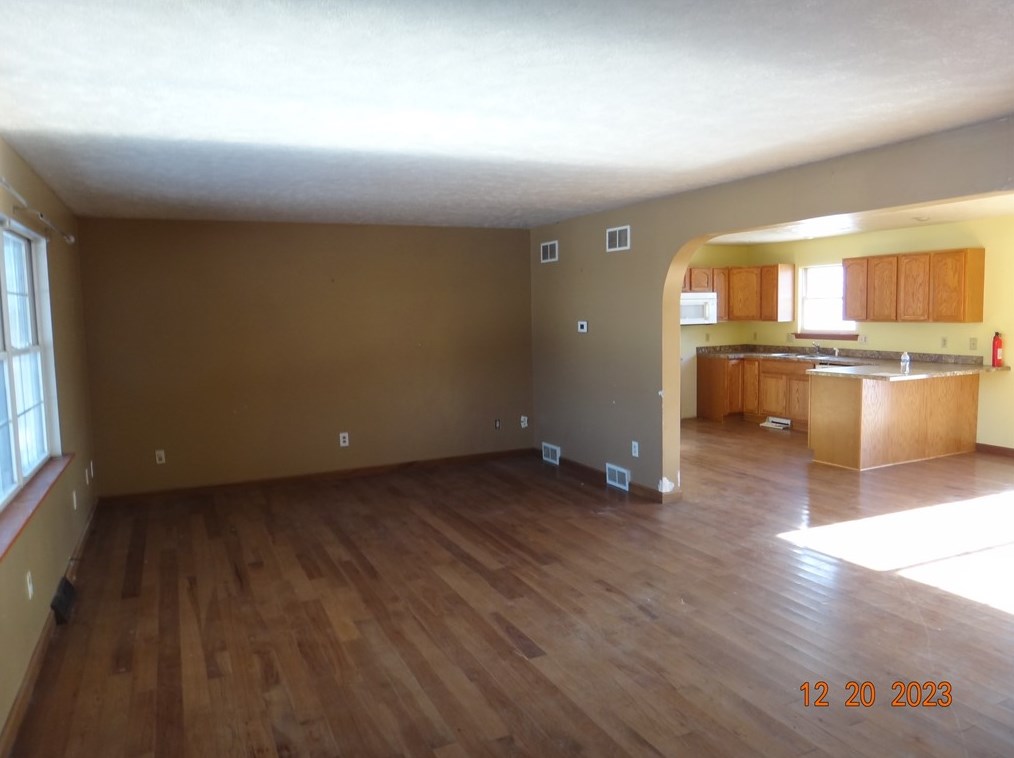 664 Columbiana Rd, Bessemer, PA 16112