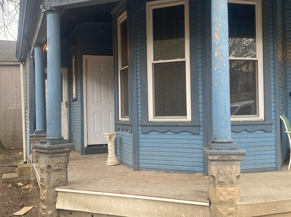 208 Thompson St #2f, Latrobe, PA 15650