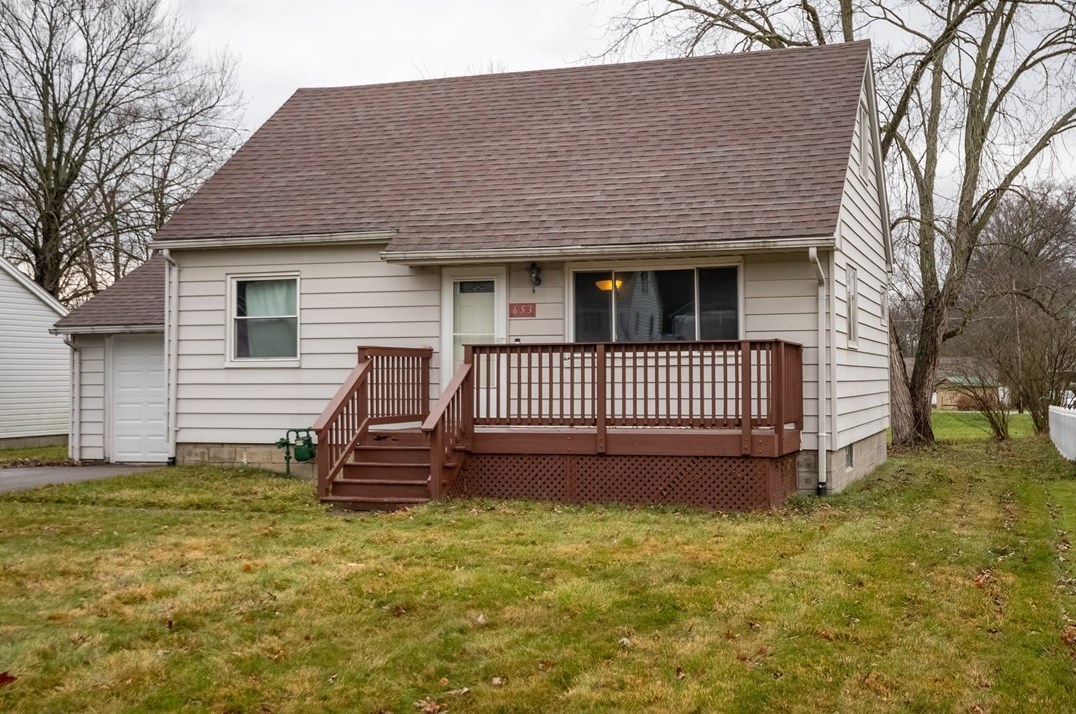 653 Cohassett Dr, Hermitage, PA 16148