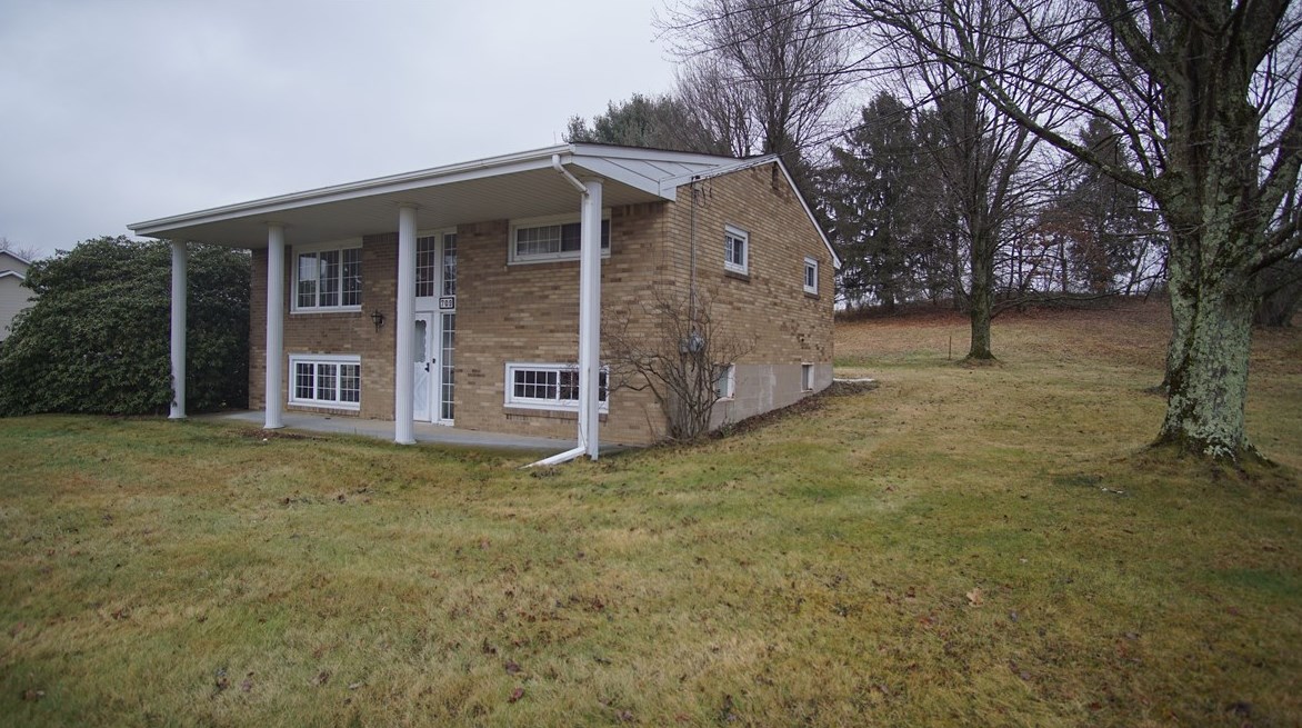 709 Deer Creek Rd, Gibsonia, PA 15044