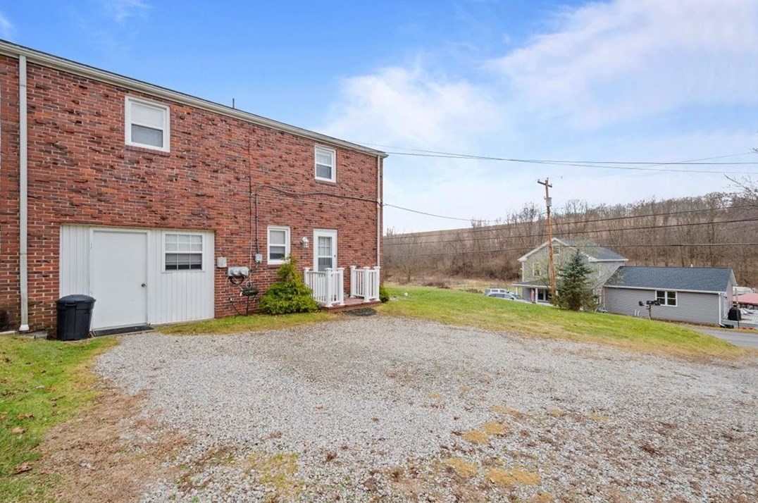 552 Mcclane Farm Rd, Washington PA  15301-6125 exterior