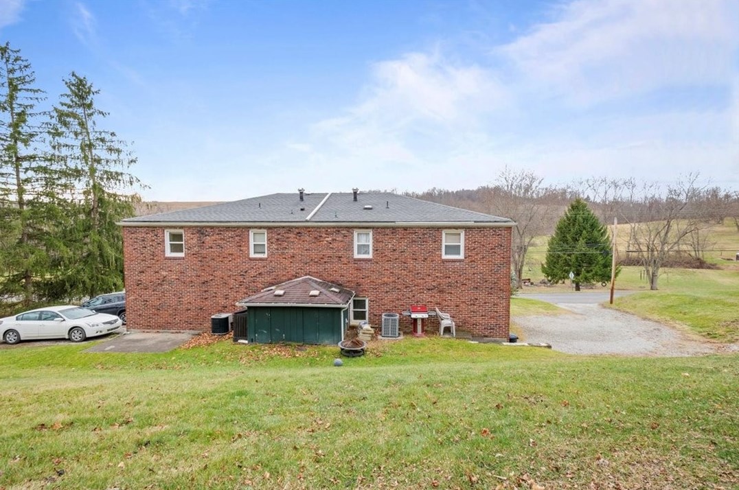 552 Mcclane Farm Rd, Washington PA  15301-6125 exterior