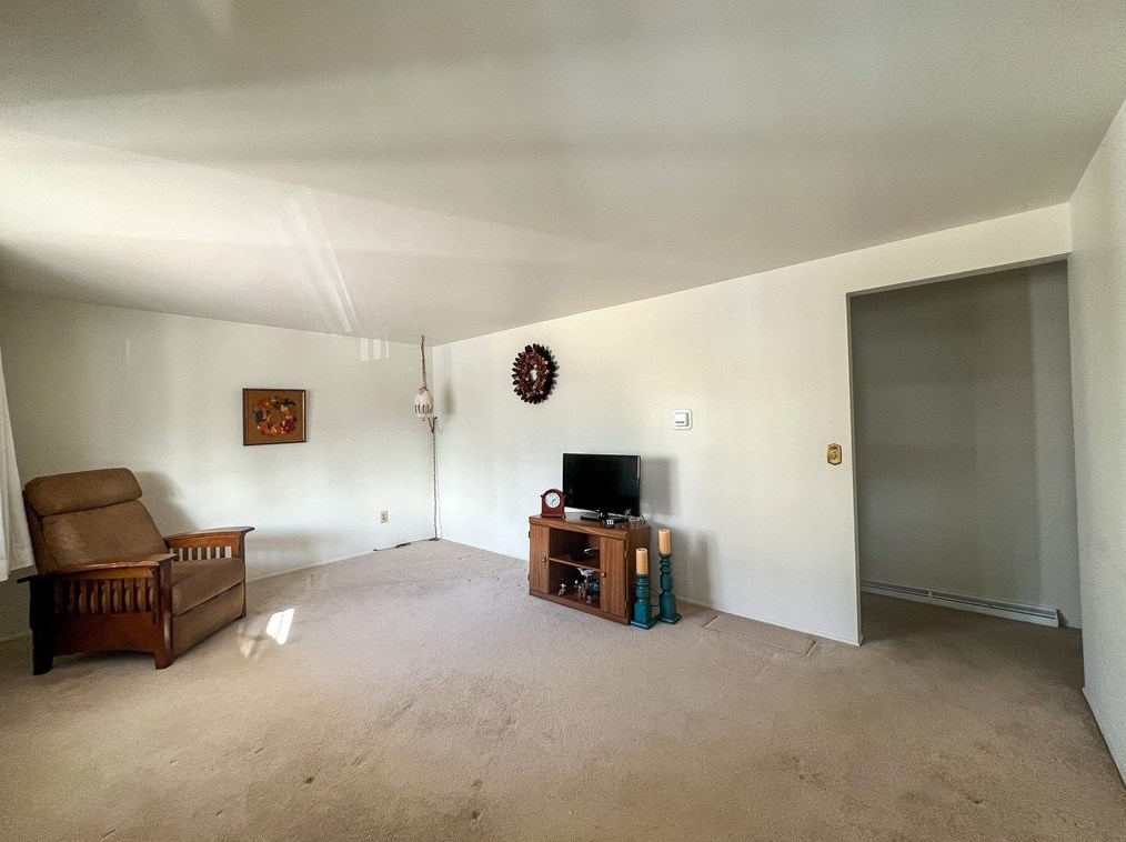 109 Avon Dr, Butler, PA 16001-2728