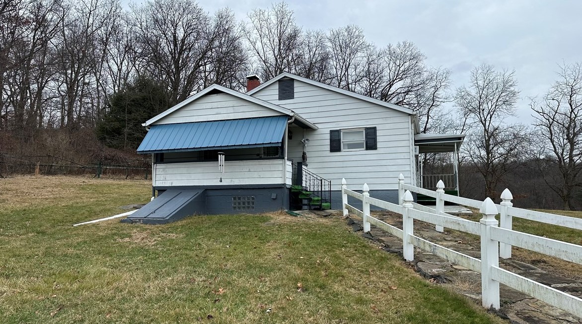89 State Route 908 Ext, Tarentum, PA 15084-2910