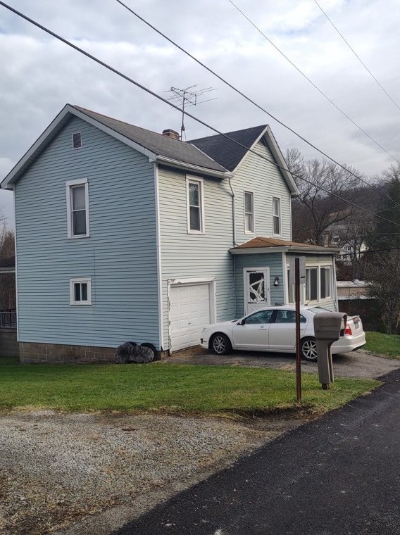 10 Penn St, Manor, PA 15665-9733