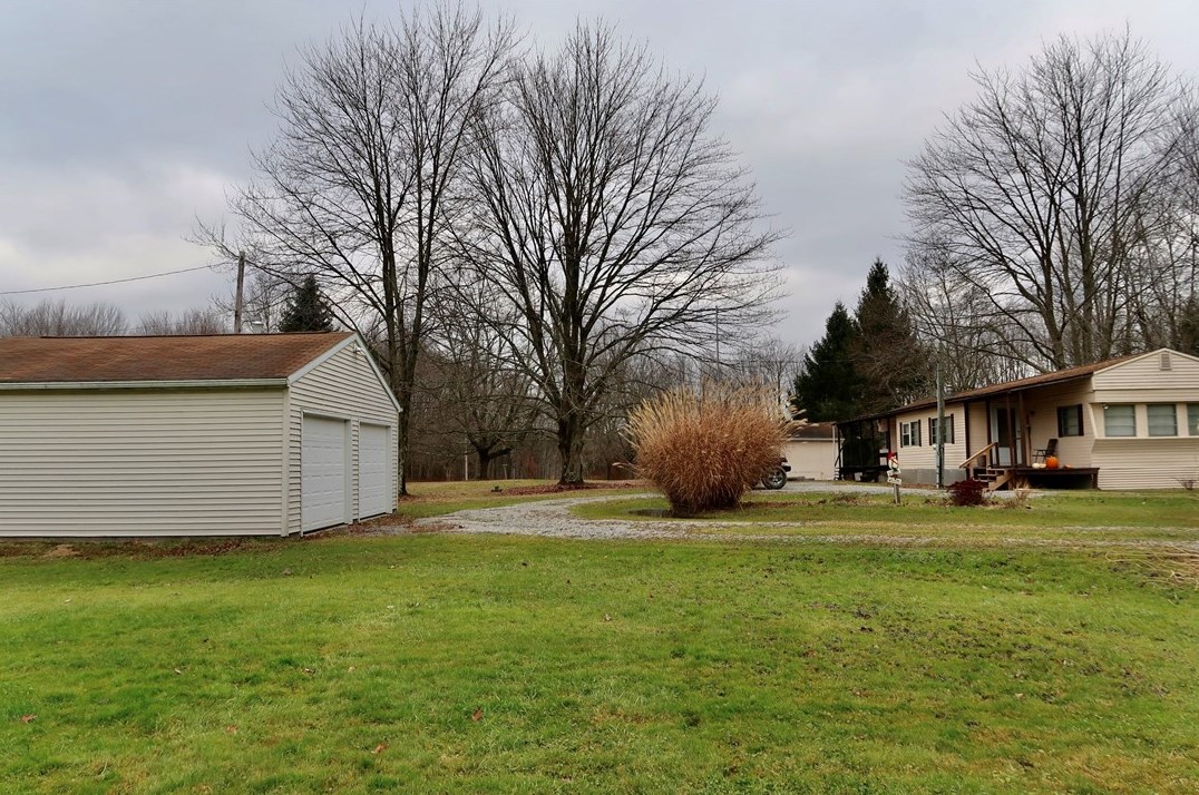 72 Snyder Rd, Greenville PA  16125-9613 exterior