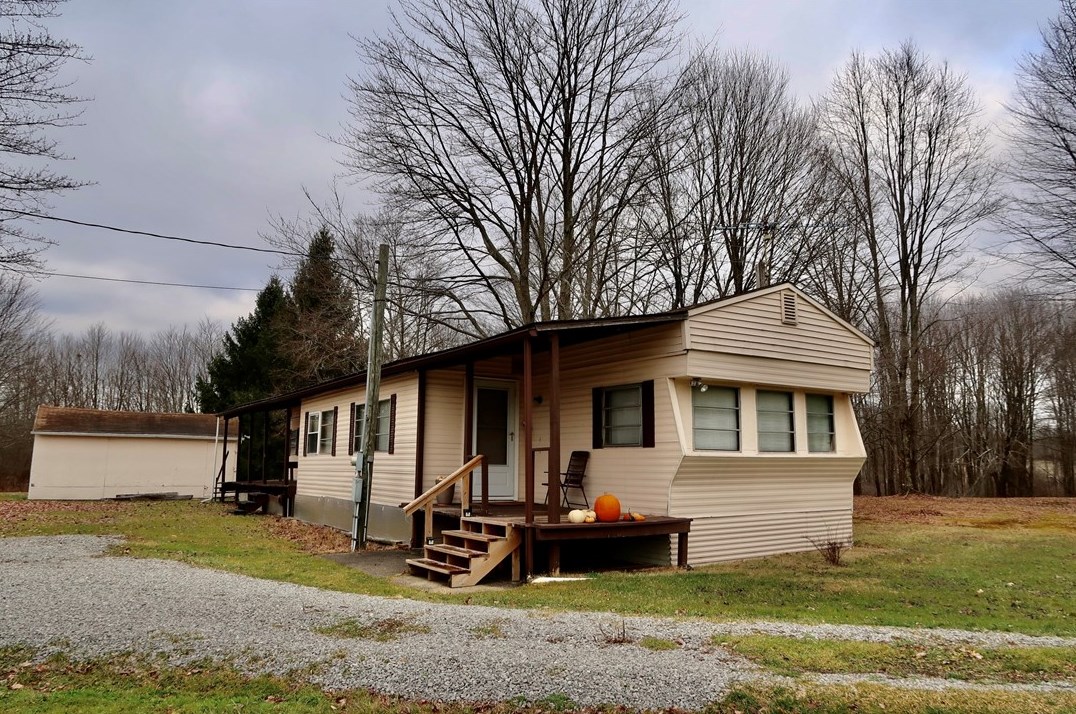 72 Snyder Rd, Greenville PA  16125-9613 exterior