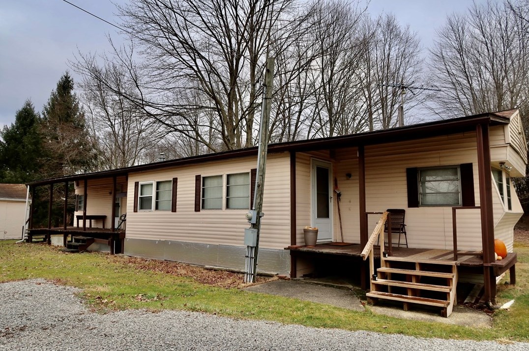 72 Snyder Rd, Greenville PA  16125-9613 exterior
