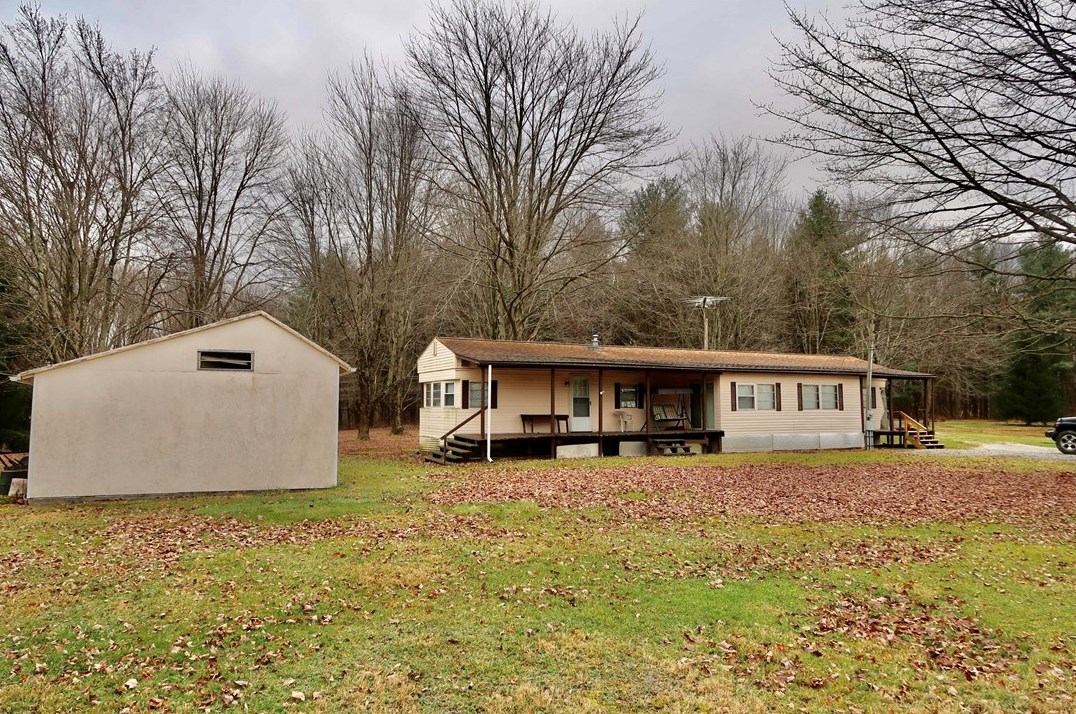 72 Snyder Rd, Greenville, PA 16125-9613