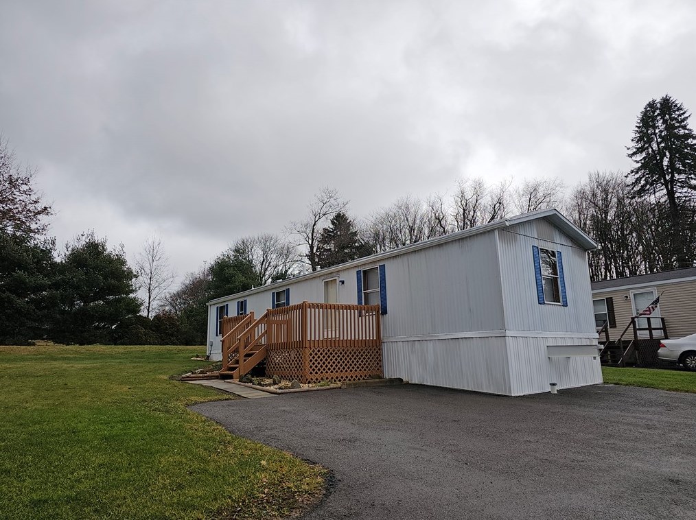 203 Cedar Ln, Valencia, PA 16059