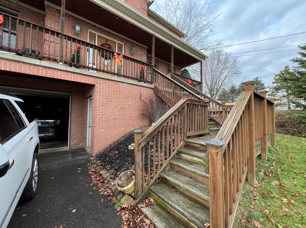 39 Laurel Ridge Rd, Moon Twp, PA 15108