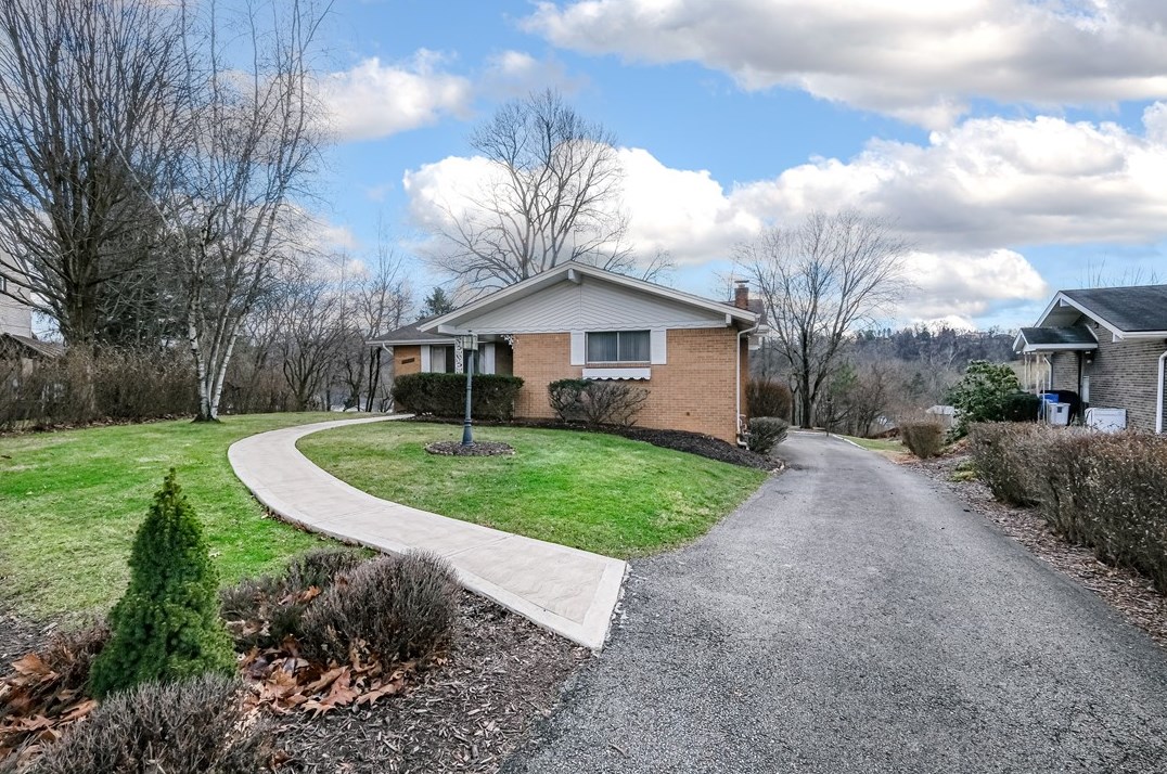 13678 Loretta Ct, North Huntingdon, PA 15642