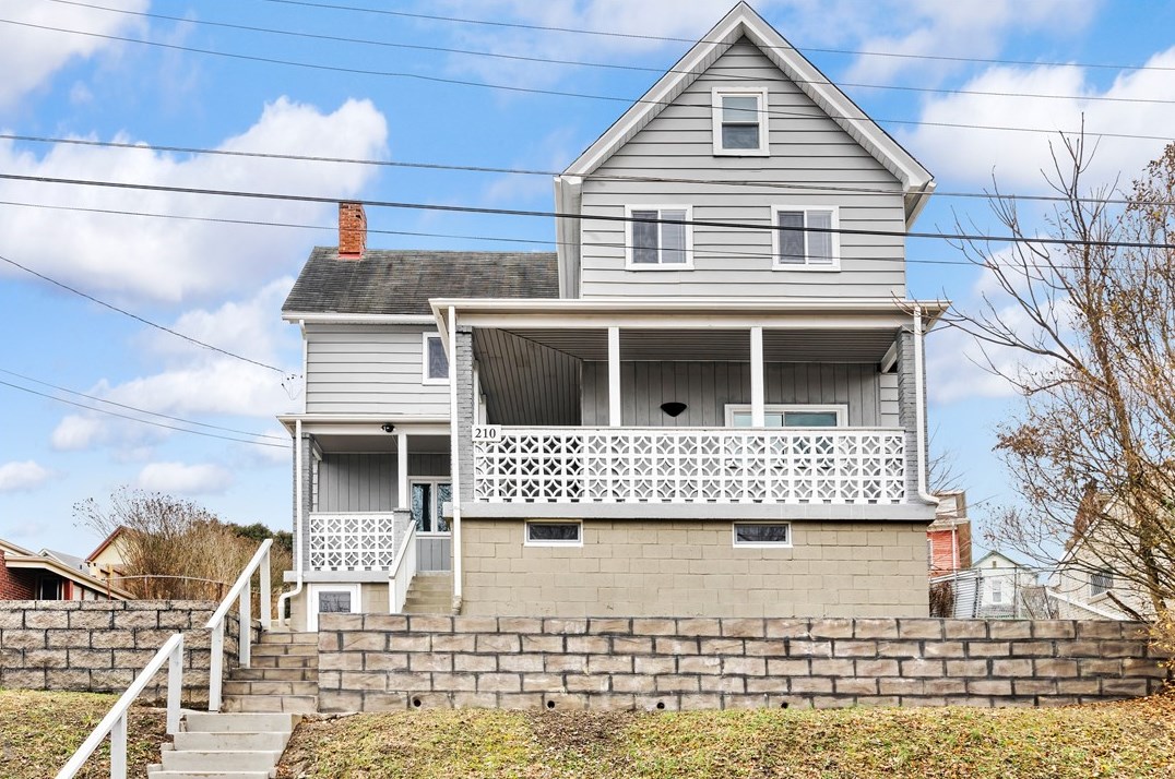 210 Washington St, Whitaker, PA 15120