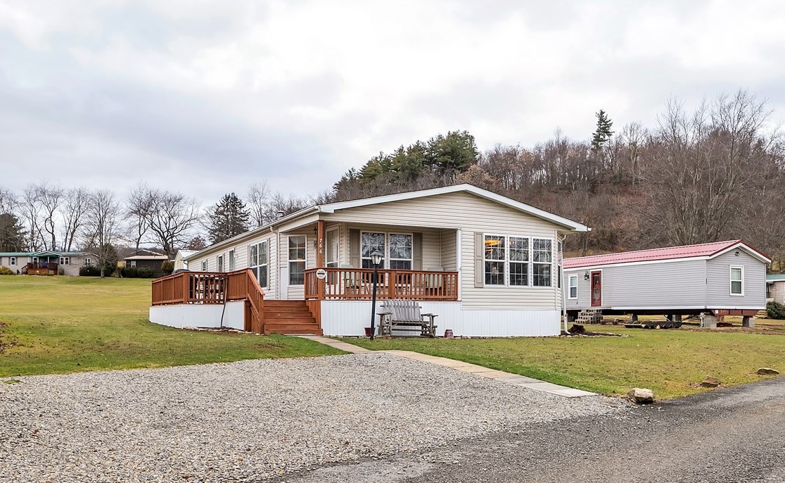 766 Mallard Dr, Apollo, PA 15613