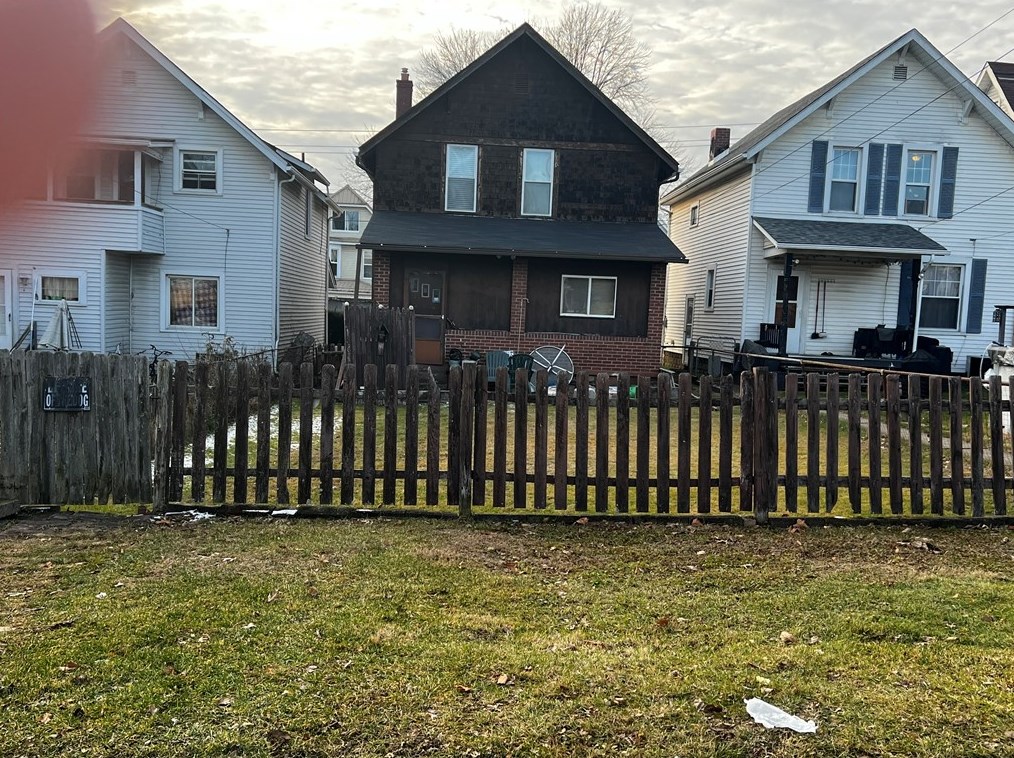 1518 Kenneth Ave, New Kensington PA  15068-4217 exterior