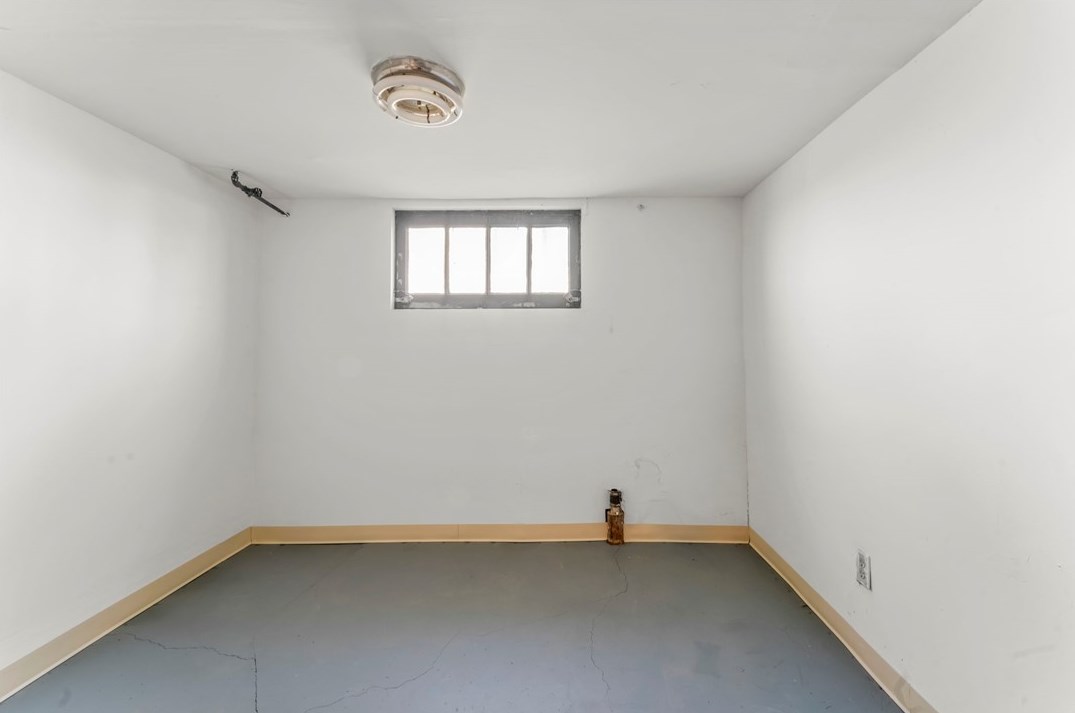 865 Duncan Ave, Washington PA  15301-3820 exterior