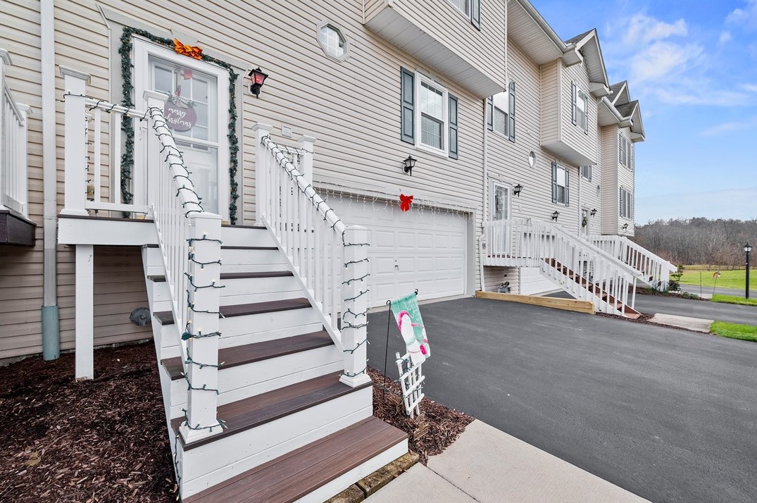 149 Manor View Dr, Manor, PA 15665-9735