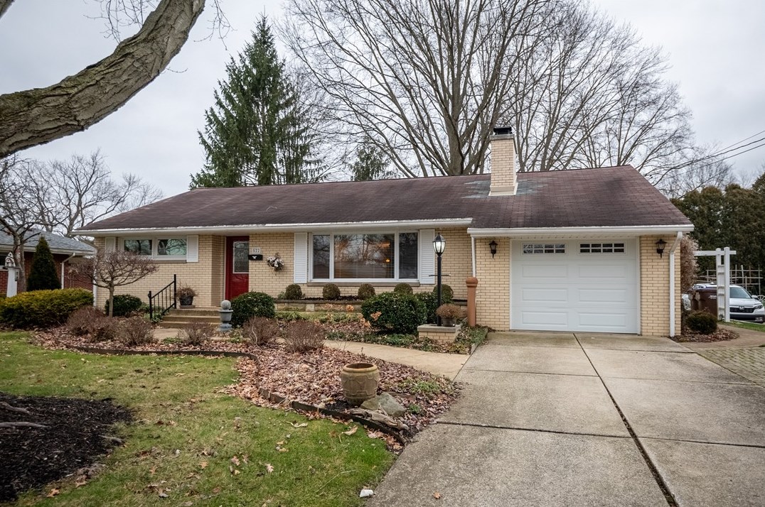 522 Fairfield Dr, Hermitage, PA 16146