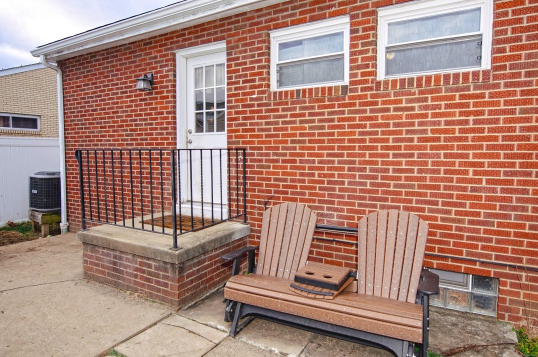 2632 Russell Dr, New Kensington PA  15068-3037 exterior