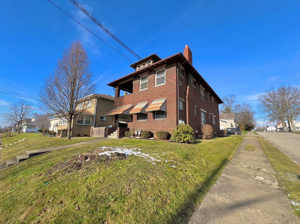 237 E Fairmont Ave, New Castle, PA 16105
