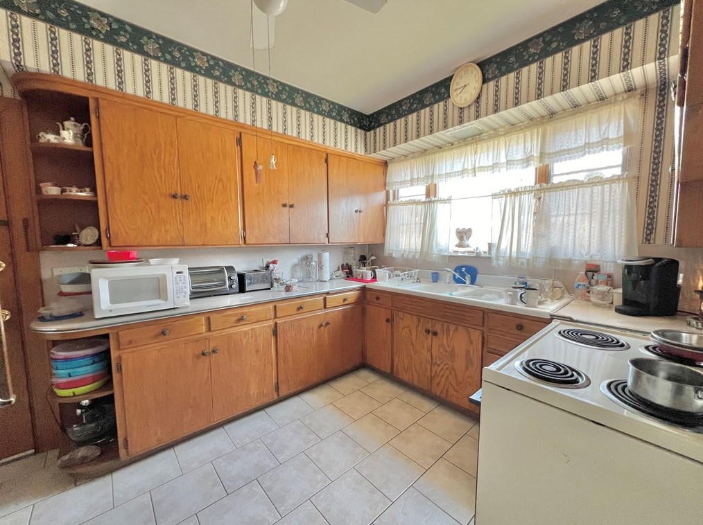 237 Fairmont Ave, New Castle PA  16105-1909 exterior