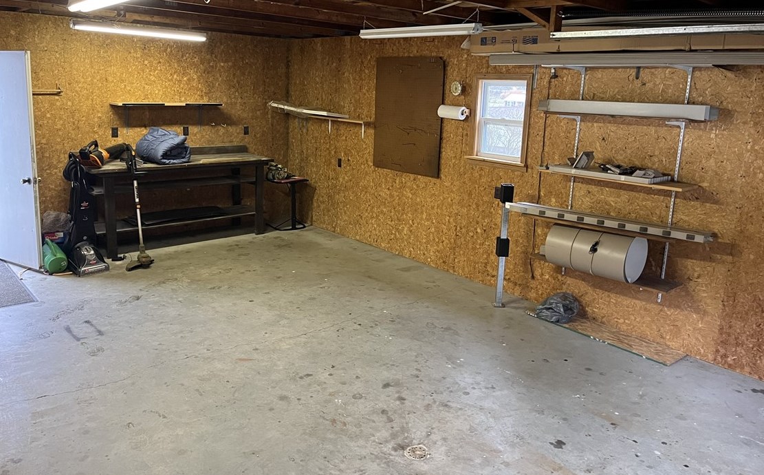 1128 Swede Hill Rd, Greensburg PA  15601-4979 exterior