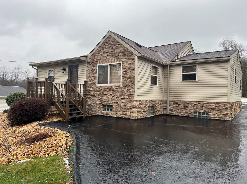 1128 Swede Hill Rd, Greensburg PA  15601-4979 exterior