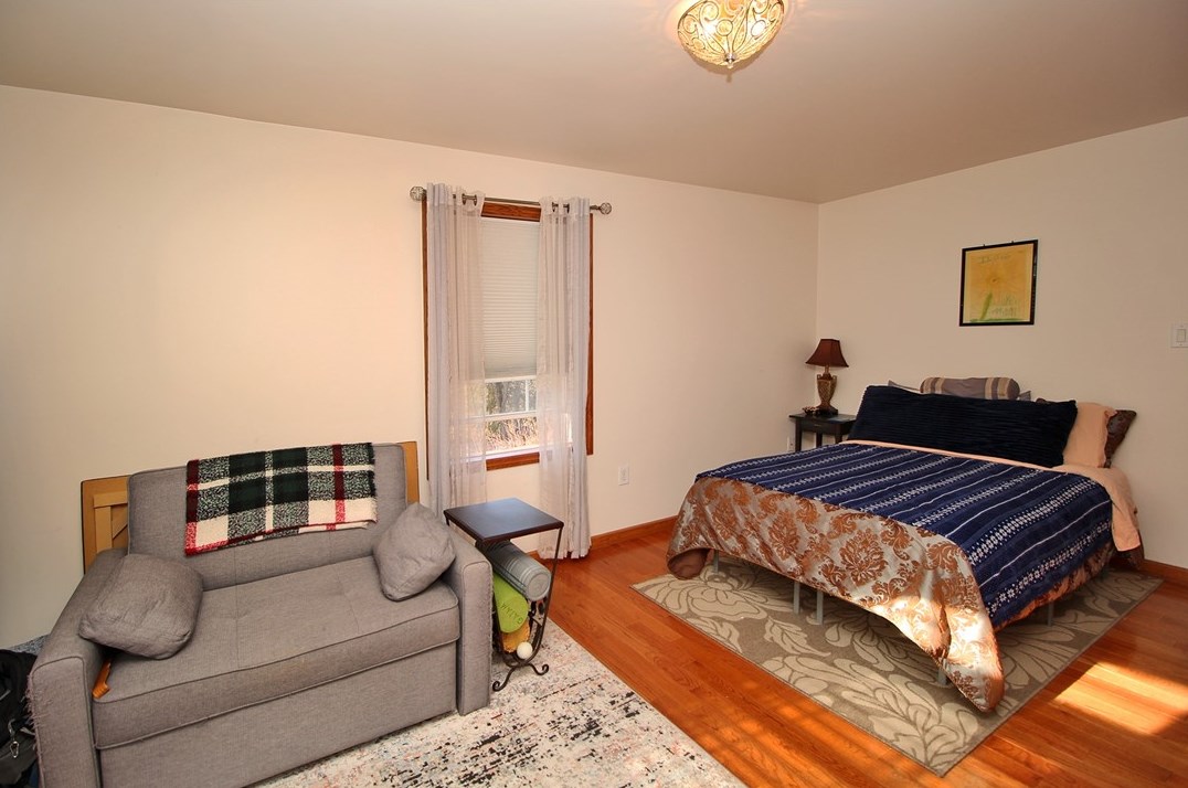 2560 Oldfield Ave, Bethel Park PA  15102-2727 exterior