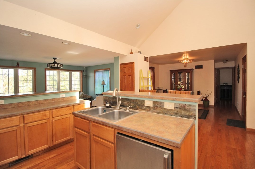 2560 Oldfield Ave, Bethel Park PA  15102-2727 exterior