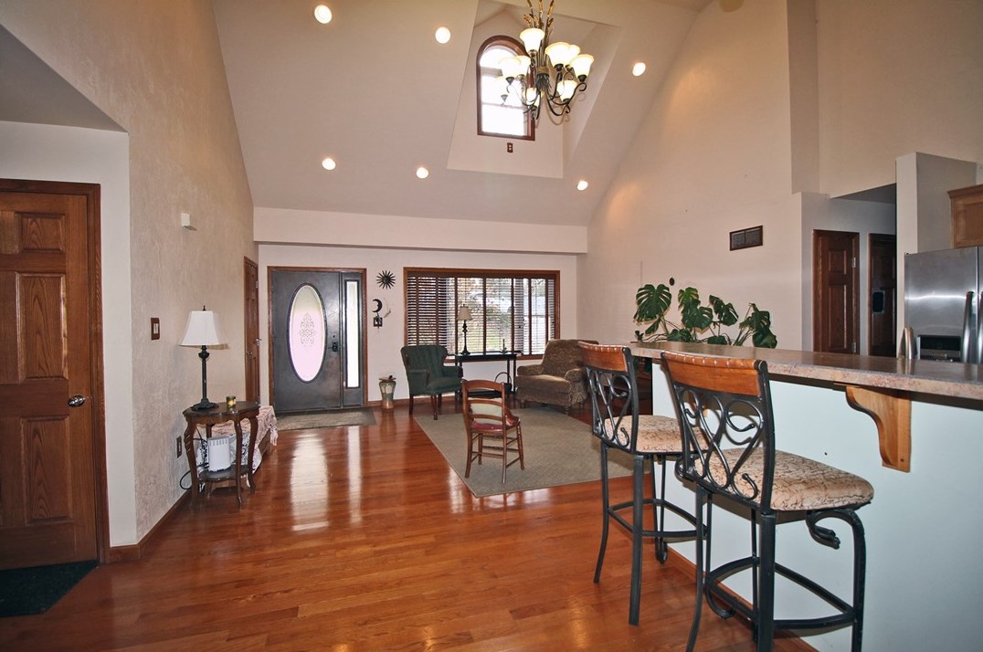 2560 Oldfield Ave, Bethel Park PA  15102-2727 exterior