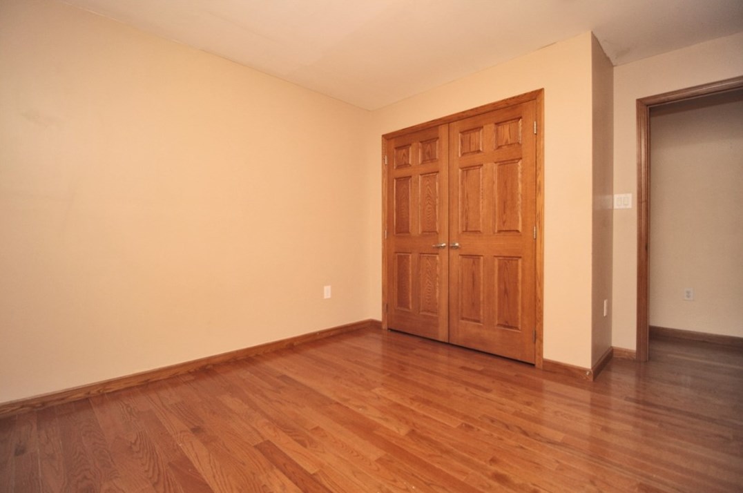 2560 Oldfield Ave, Bethel Park PA  15102-2727 exterior