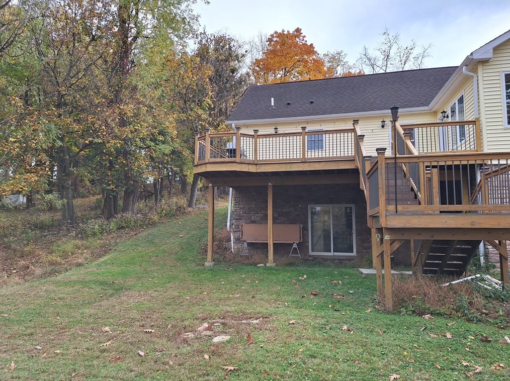 2560 Oldfield Ave, Bethel Park PA  15102-2727 exterior