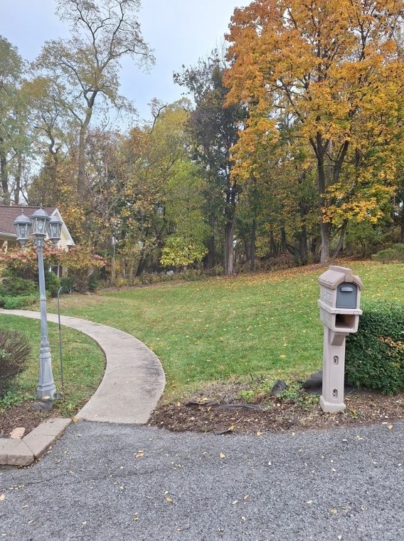 2560 Oldfield Ave, Bethel Park, PA 15102-2727