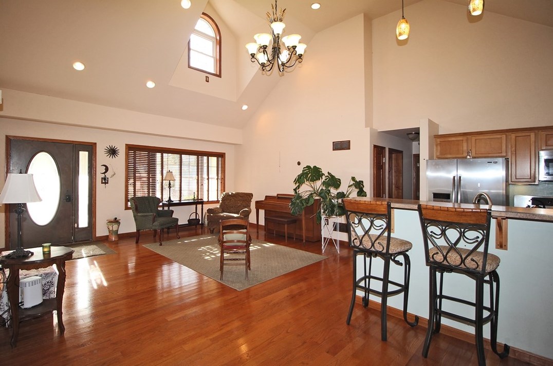 2560 Oldfield Ave, Bethel Park PA  15102-2727 exterior