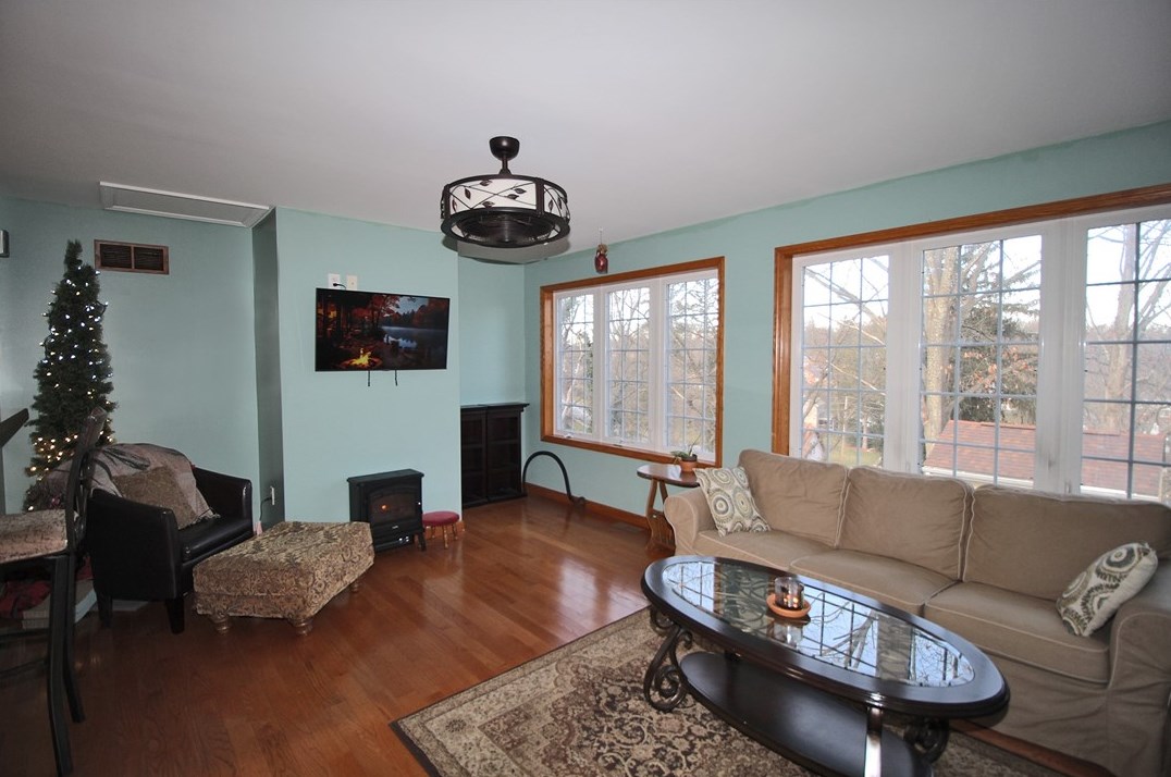 2560 Oldfield Ave, Bethel Park PA  15102-2727 exterior