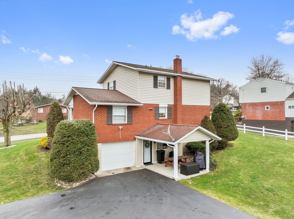 79 Emerson St, Oliphant Furnace, PA 15401