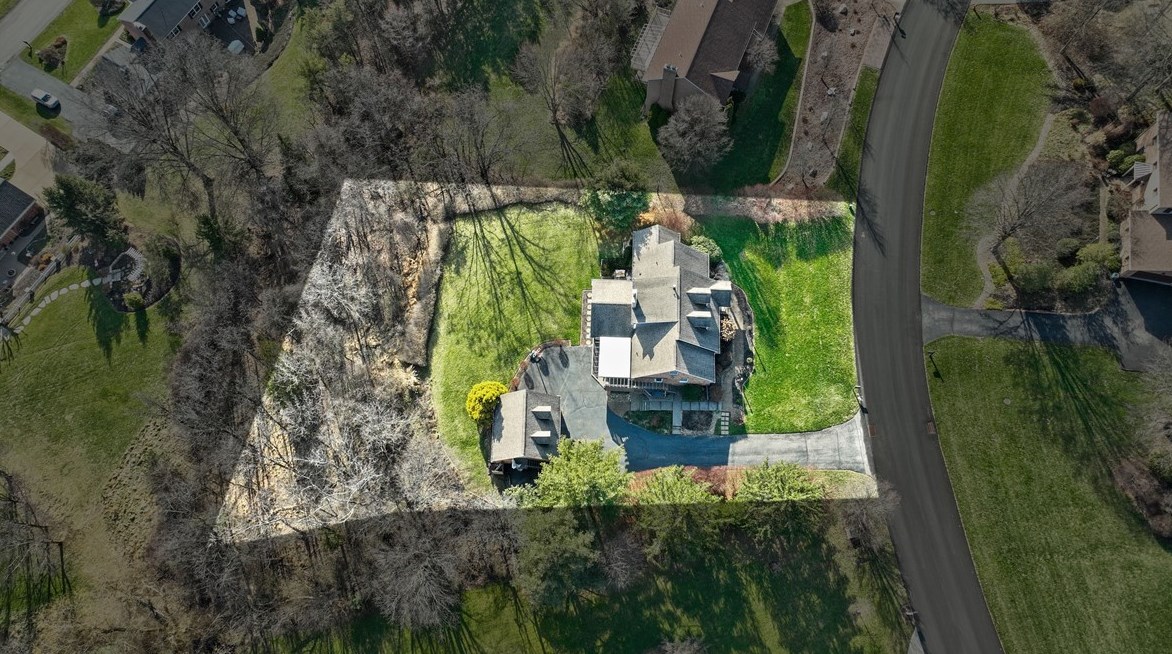 333 Elm Dr, Greensburg, PA 15601-5714