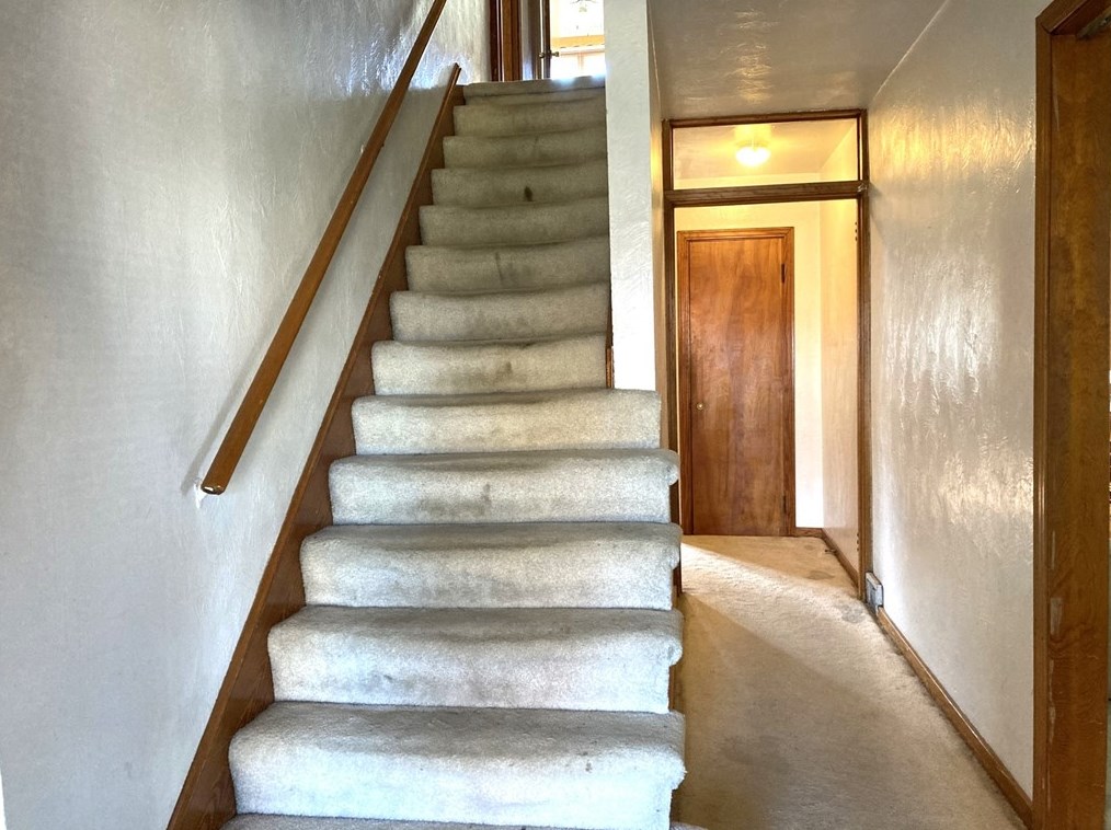 114 Locust St, Jeannette, PA 15644-2414