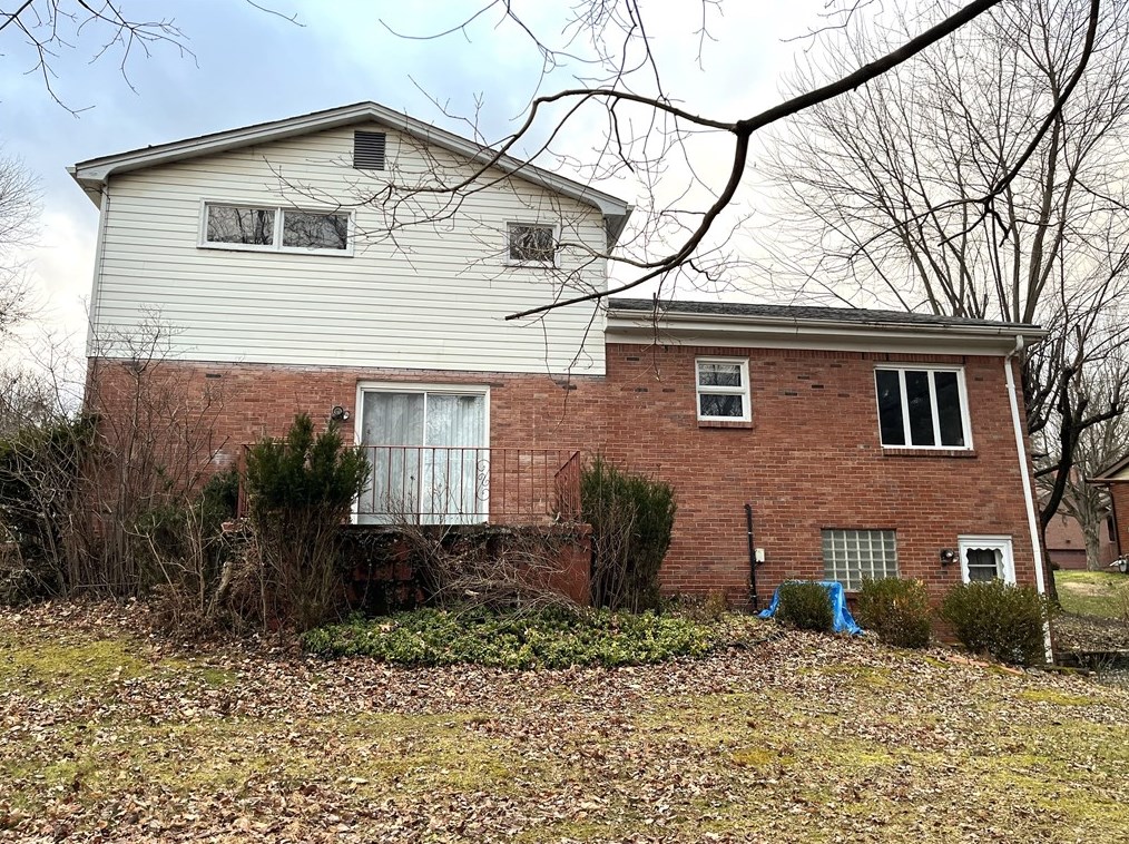 249 Deerpath Rd, New Kensington, PA 15068
