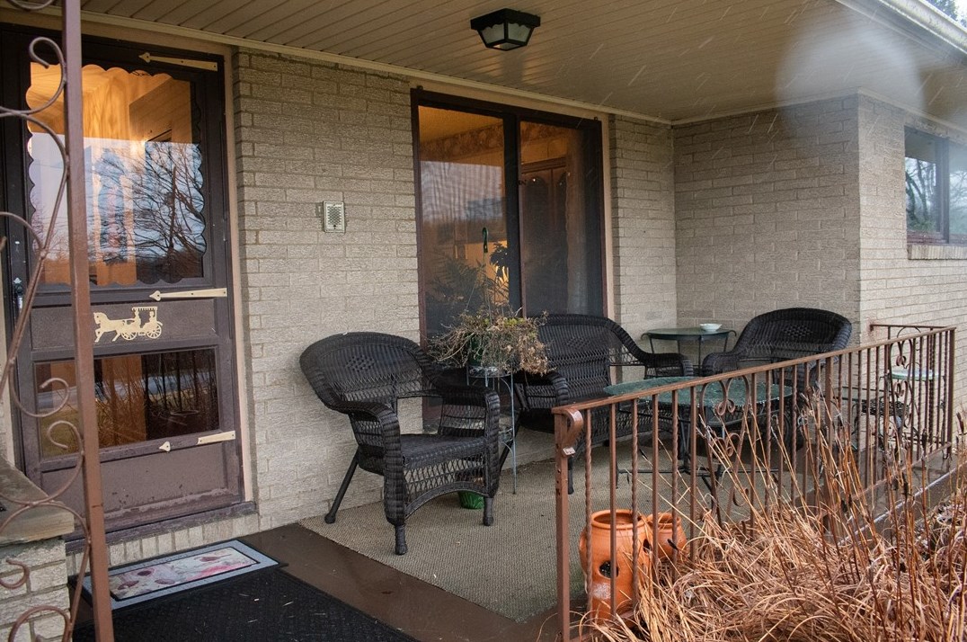 624 Morningstar Dr, Ellwood City, PA 16117