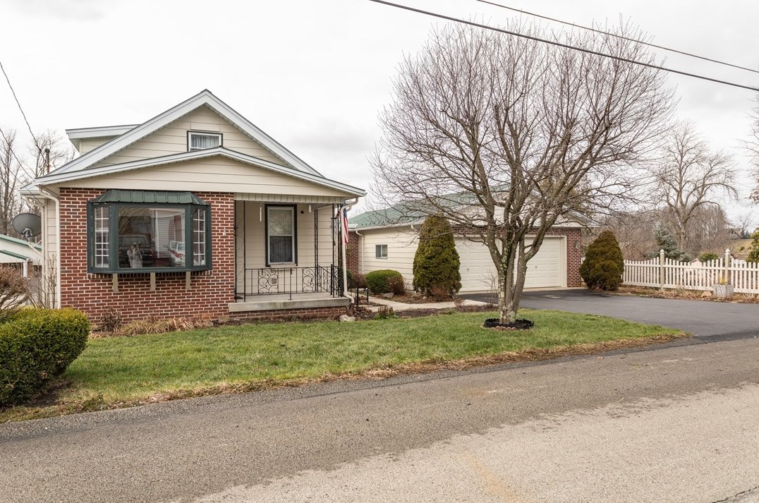 225 Madison Ave, Hopwood, PA 15445
