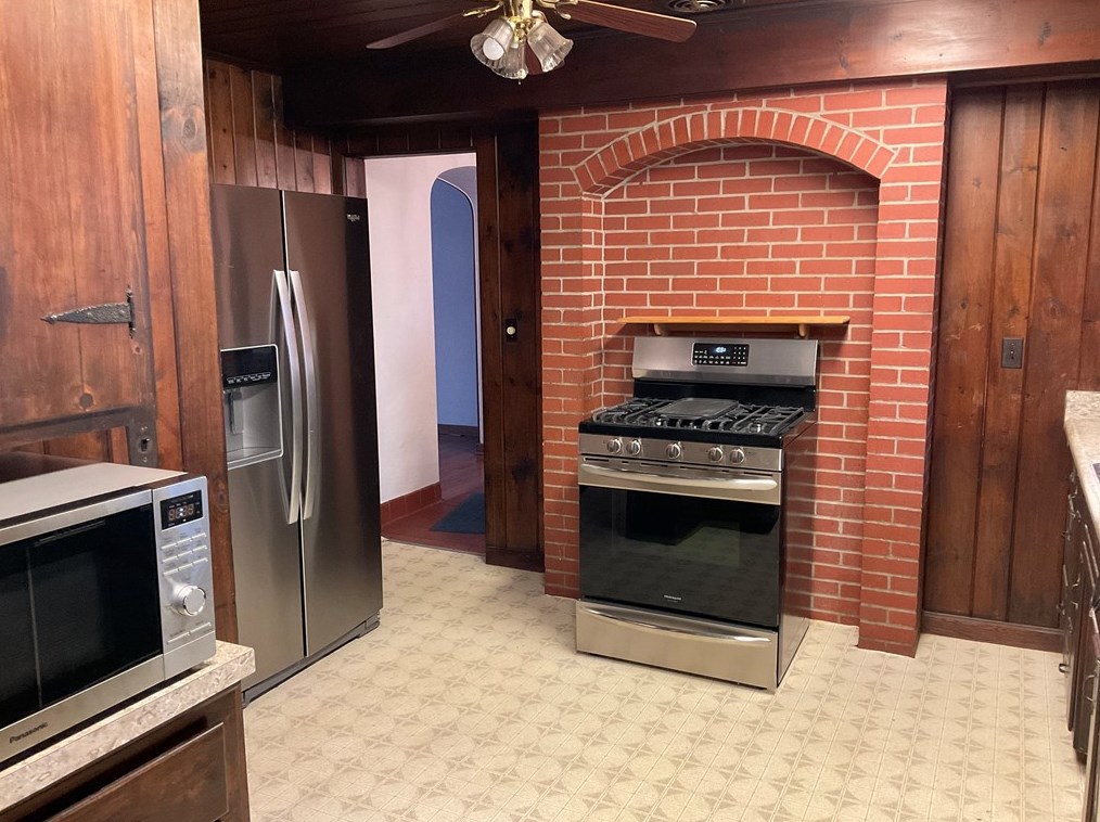 2587 Lightwood Ave, Bethel Park PA  15102-2071 exterior