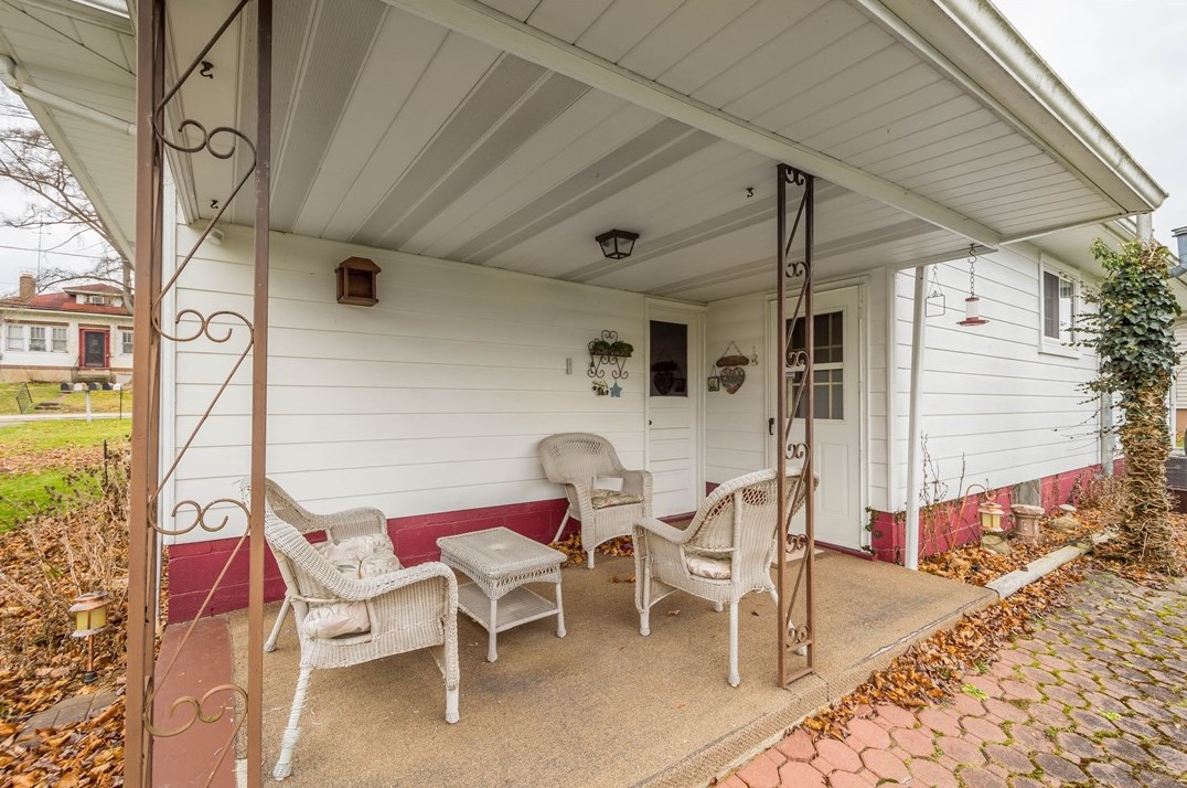 216 S Pine St, Fairdale, PA 15320