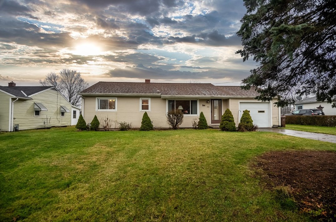 780 Donna Dr, Hermitage, PA 16148