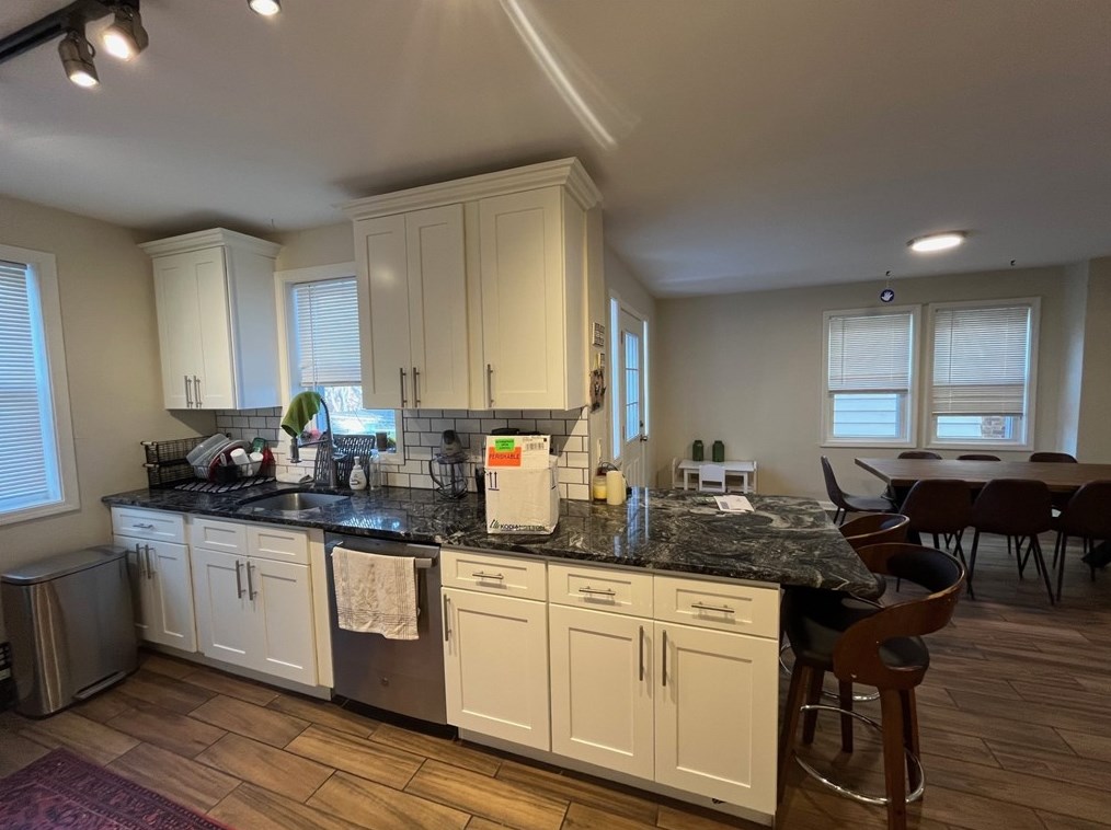 6515 Bartlett St, Pittsburgh, PA 15217