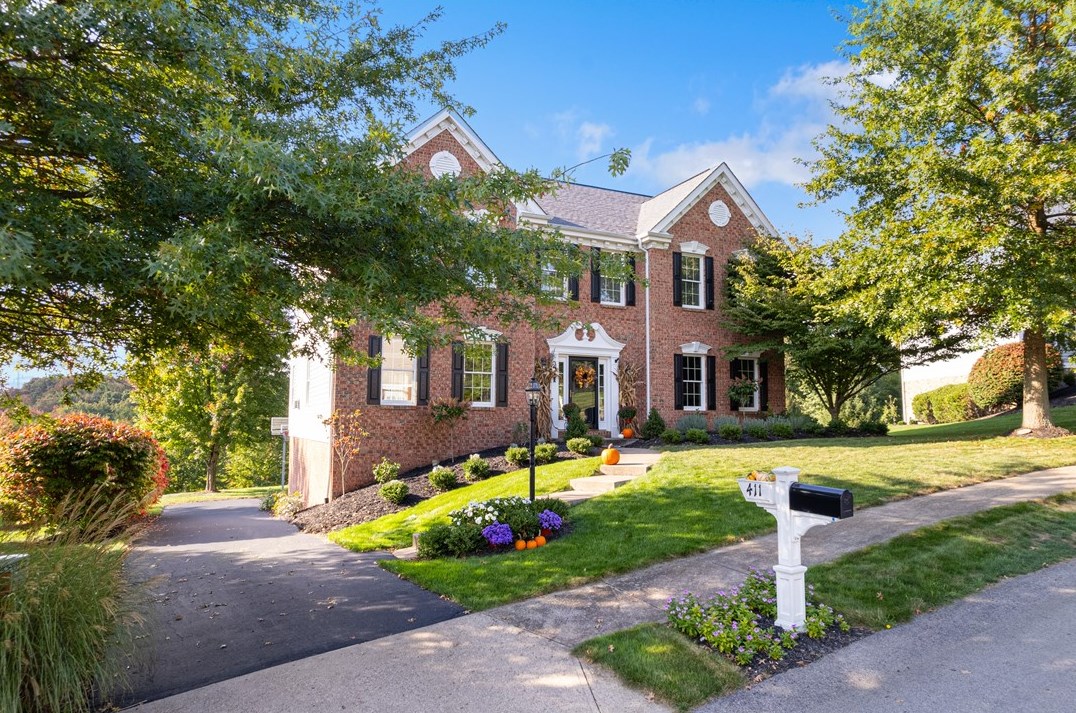 411 Minglewood Dr, Gibsonia, PA 15044